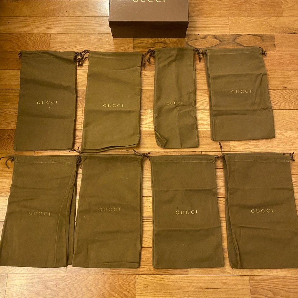 Authentic Gucci shoebox and shoe covers (8 pairs)